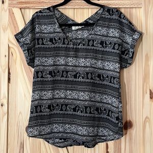 Women’s short sleeve blouse - great condition